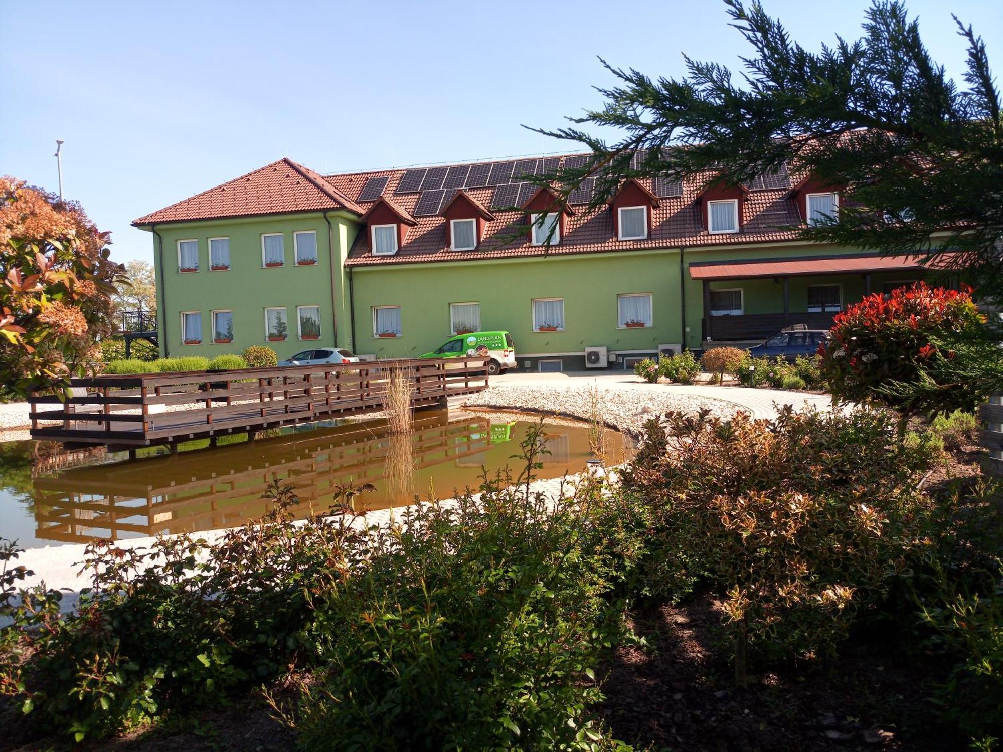 Land-Plan Hotel Toltestava Exterior photo